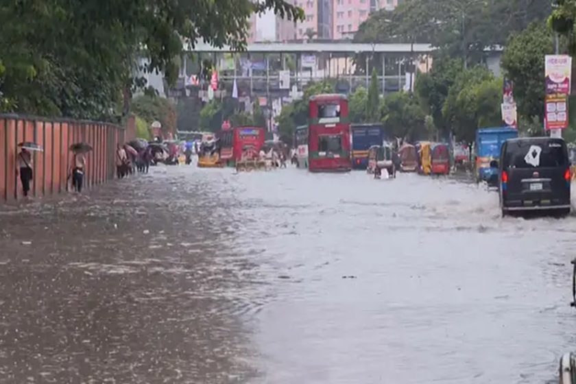 রাজধানীতে ৯ ঘণ্টায় ৪৯ মিলিমিটার বৃষ্টি, জলাবদ্ধতায় দুর্ভোগ