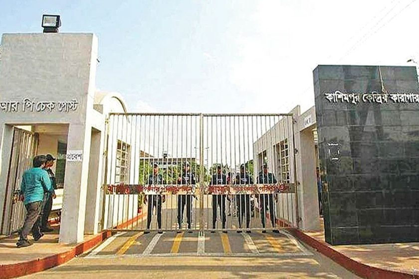 কারাগারে মায়ের সঙ্গে থাকে ৩০৩ শিশু
